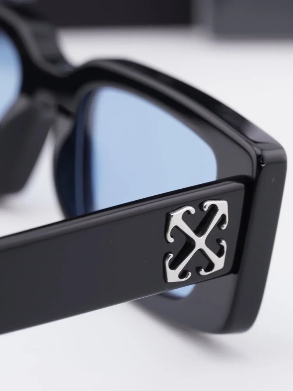 Off-White OERI127 ARTHUR 1040 Rectangle Sunglasses – Black / Blue